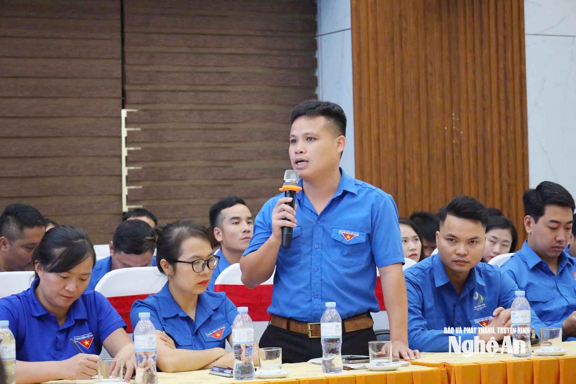 Đại diện các cơ sở Đoàn trao đổi nhiều nội dung quan trọng tại hội nghị. Ảnh: Thanh Quỳnh