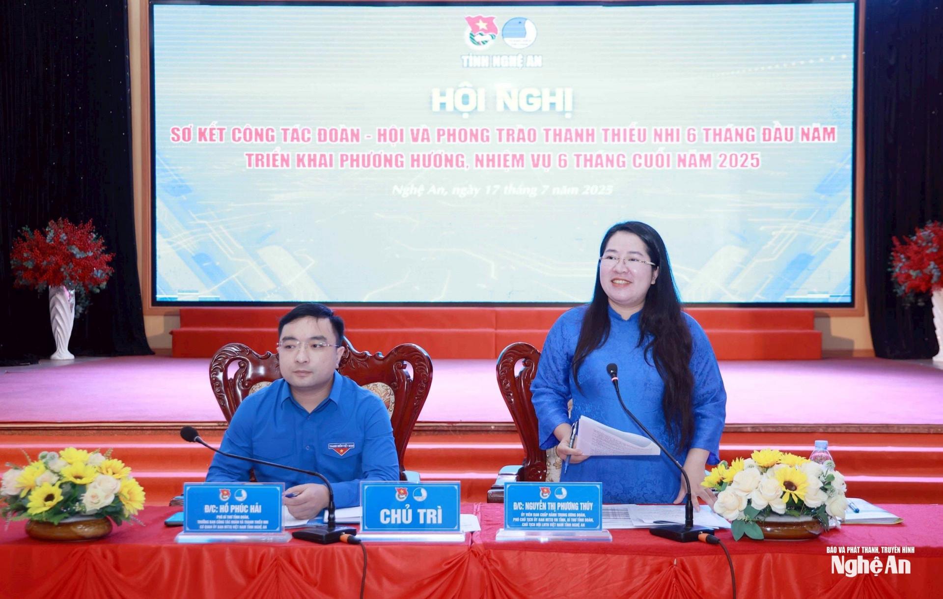 Đồng chí Nguyễn Thị Phương Thúy - UVBCH Trung ương Đoàn, Phó Chủ tịch Ủy ban Mặt trận Tổ quốc Việt Nam tỉnh Nghệ An, Bí thư Tỉnh đoàn, Chủ tịch Hội Liên hiệp Thanh niên Việt Nam tỉnh Nghệ An phát biểu kết luận hội nghị. Ảnh: Thanh Quỳnh