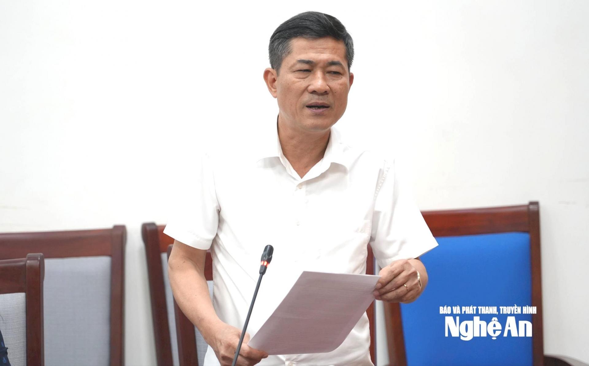 Đồng chí Thái Văn Thành - Giám đốc Sở Giáo dục và Đào tạo báo cáo dự thảo tổng kết năm học. Ảnh: Mỹ Hà