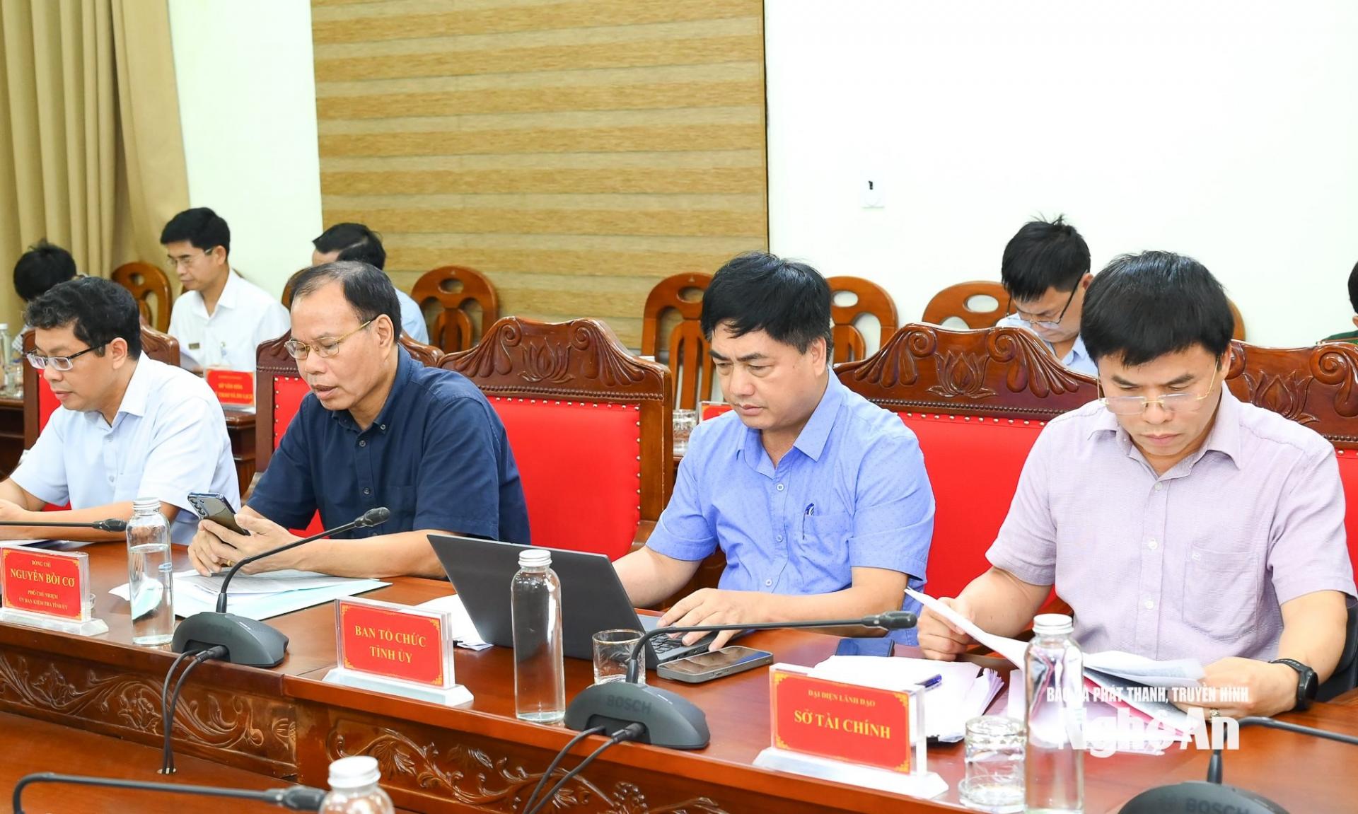 Các đồng chí trong Tổ công tác số 2 tham dự cuộc làm việc. Ảnh: Thành Cường