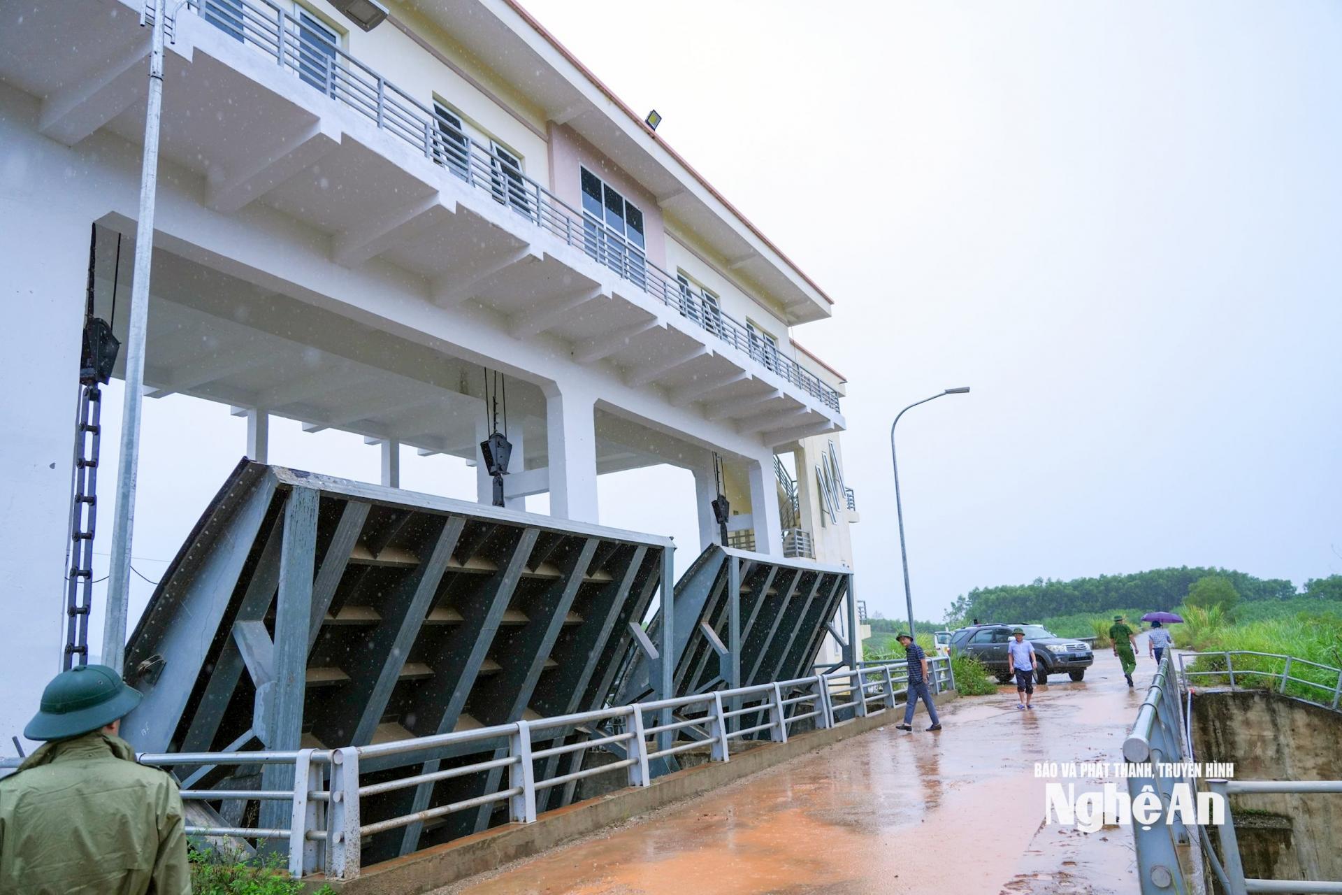 Hồ Khe lại được sửa chữa, nâng cấp. Ảnh: Thanh Lê