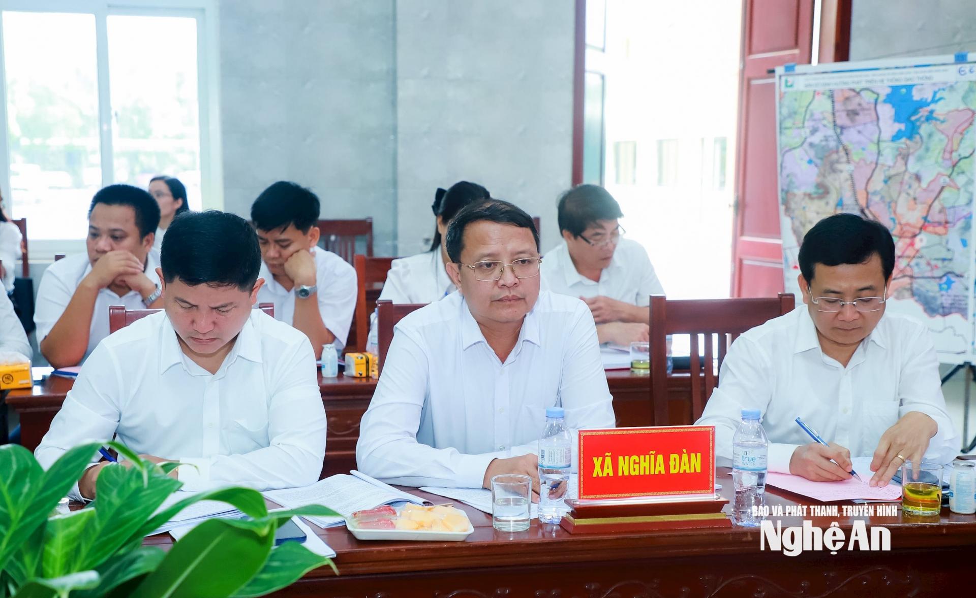 Các đồng chí Thường trực Đảng ủy xã Nghĩa Đàn tại cuộc làm việc. Ảnh: Thành Duy