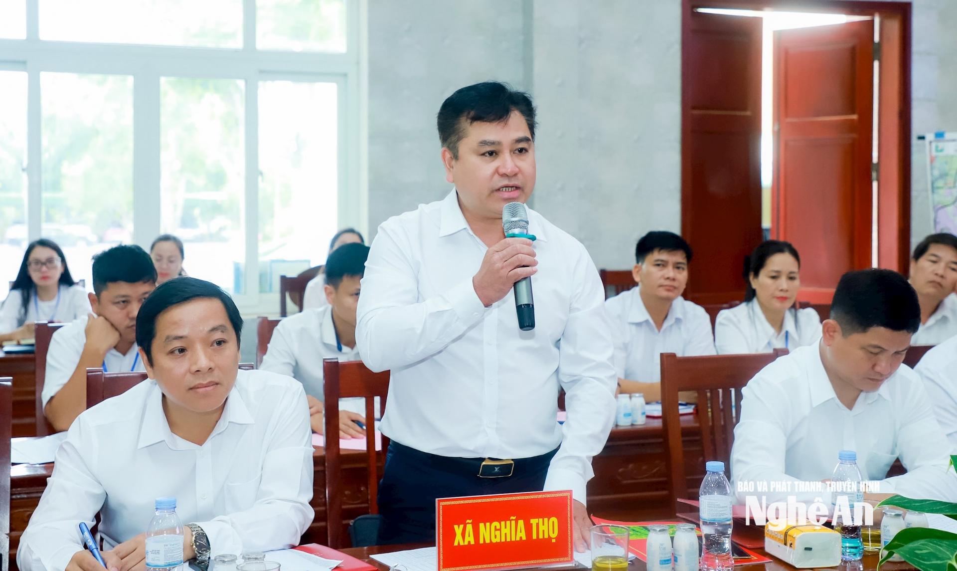 Đồng chí Phạm Tuấn Sơn - Bí thư Đảng ủy, Chủ tịch HĐND xã Nghĩa Thọ phát biểu tại cuộc làm việc. Ảnh: Thành Duy