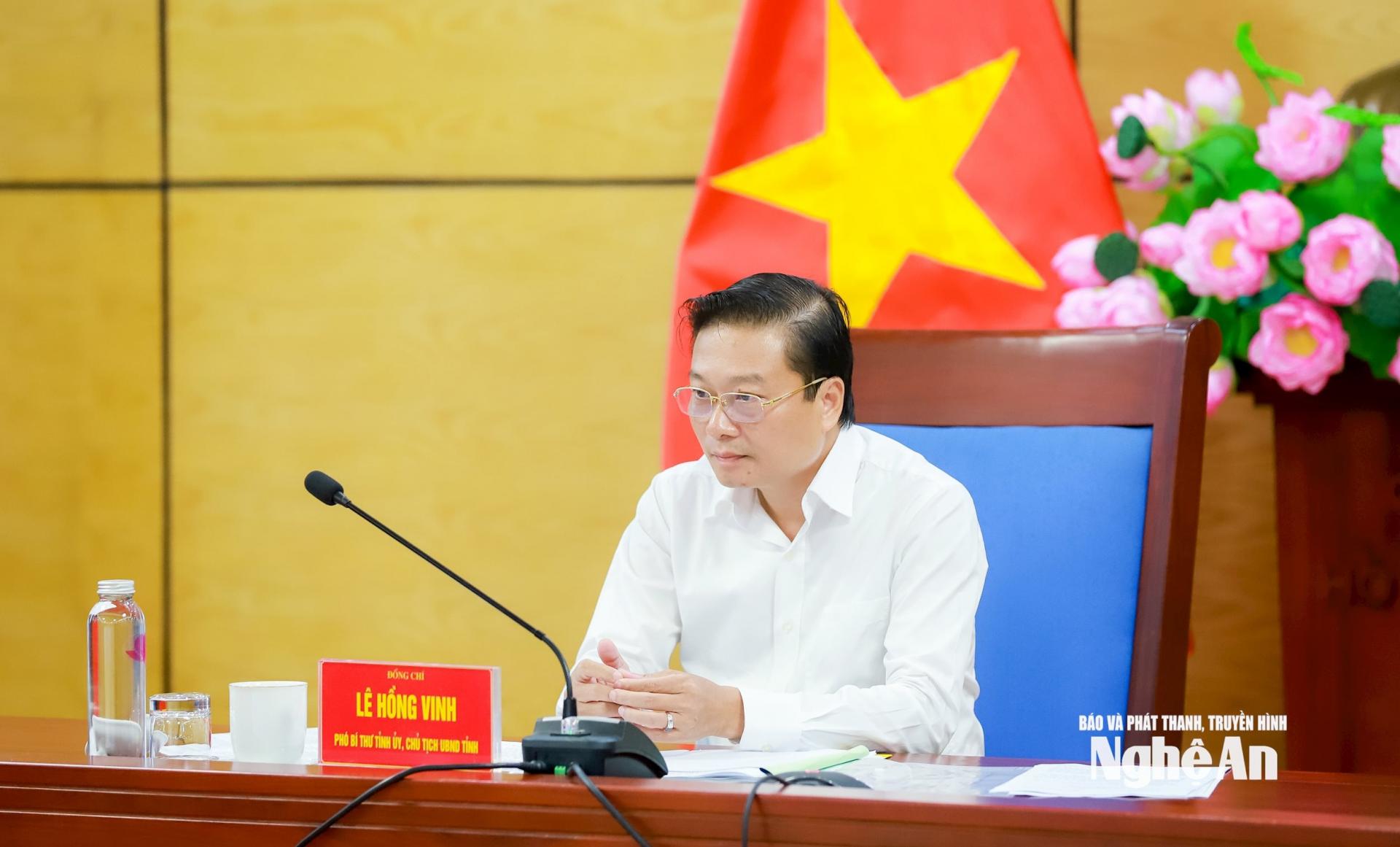 Đồng chí Lê Hồng Vinh - Phó Bí thư Tỉnh ủy, Chủ tịch UBND tỉnh chủ trì tại điểm cầu UBND tỉnh Nghệ An. Ảnh: Thành Duy
