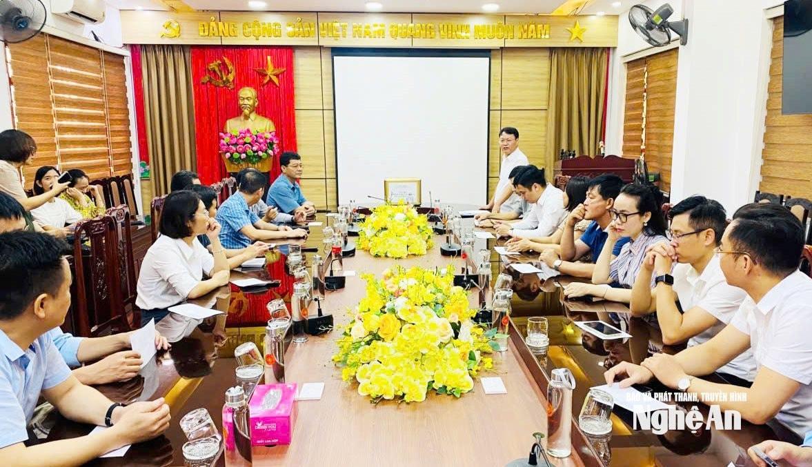 Lãnh đạo, cán bộ Ủy ban Kiểm tra Tỉnh ủy tham dự buổi quyên góp hỗ trợ đồng bào khắc phục hậu quả lũ lụt do bão số 3 gây ra.