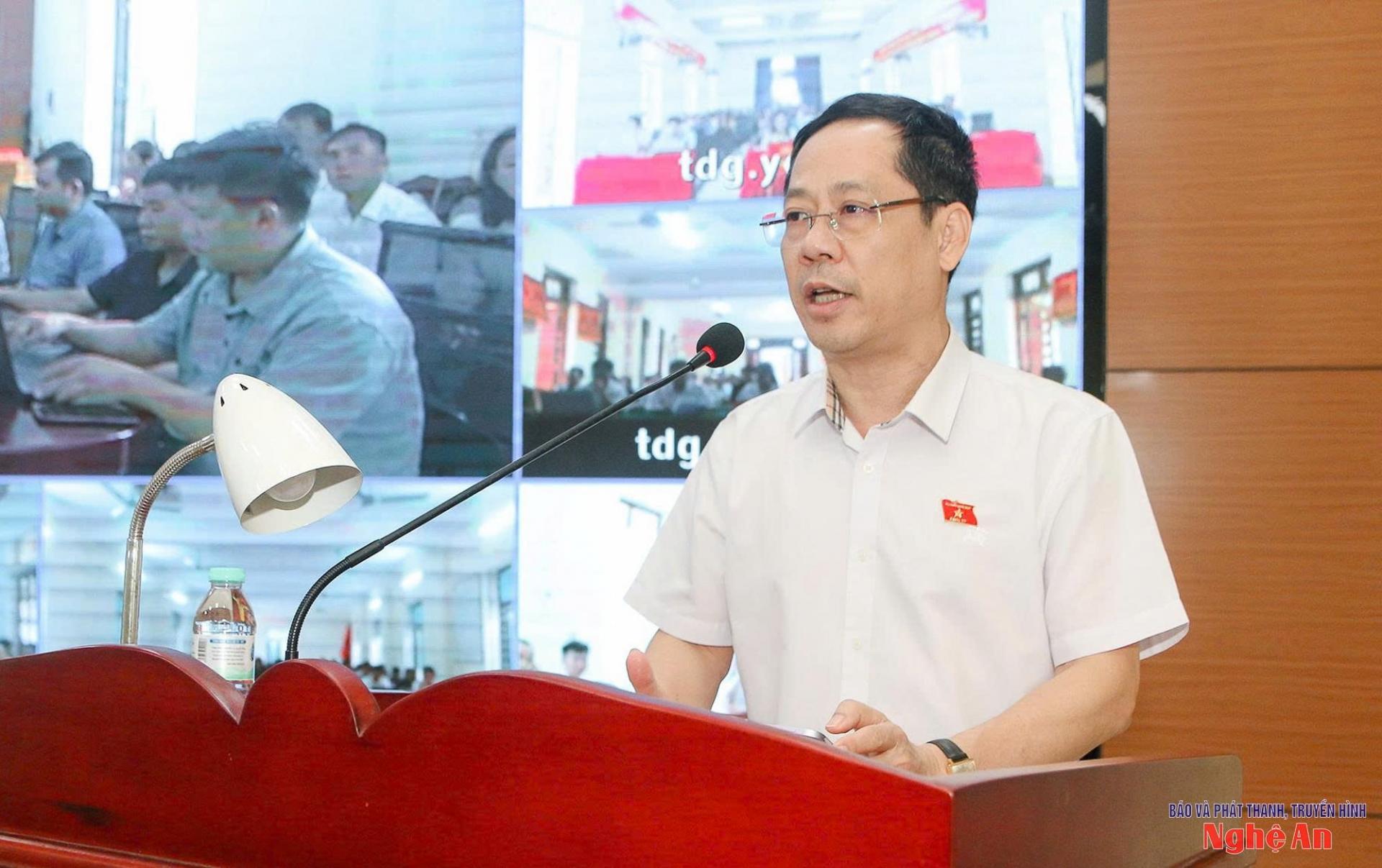 Ông Trần Nhật Minh - Đại biểu Quốc hội chuyên trách Đoàn đại biểu Quốc hội tỉnh Nghệ An, Ủy viên Ủy ban Pháp luật và Tư pháp Quốc hội thông báo kết quả Kỳ họp thứ 9 đến cử tri.