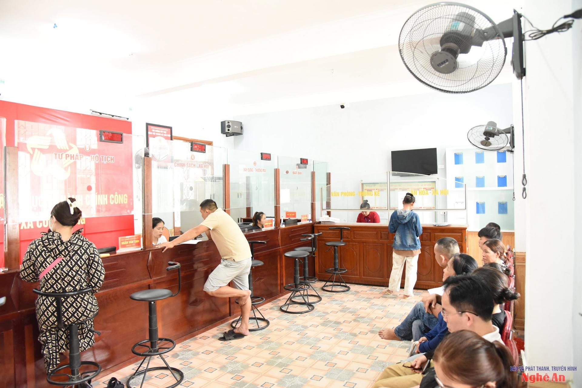 Quang cảnh Trung tâm Phục vụ hành chính công xã Con Cuông vào sáng 5/7.