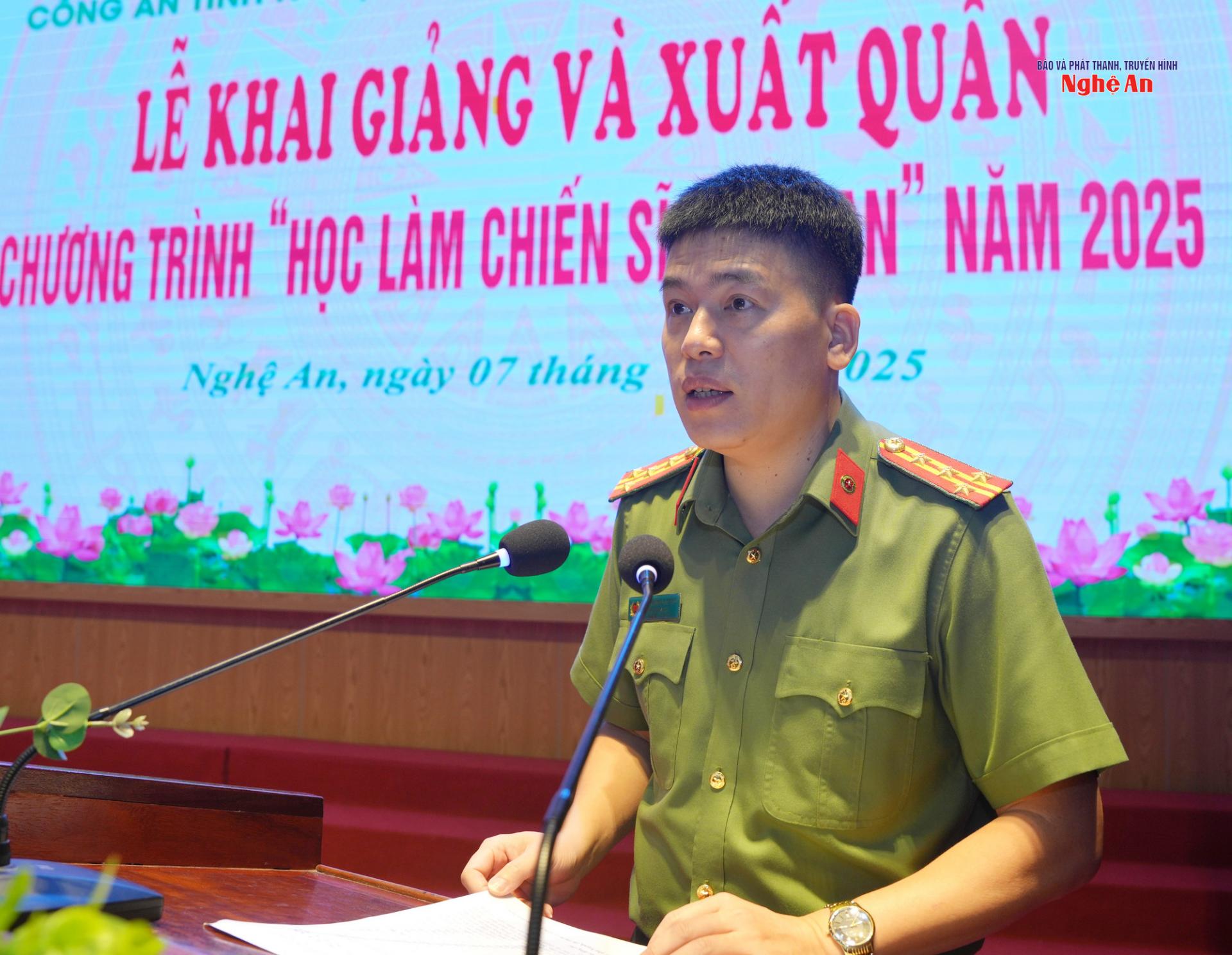 Đại tá Trần Hồng Quang - Phó Giám đốc Công an tỉnh phát biểu tại buổi lễ.