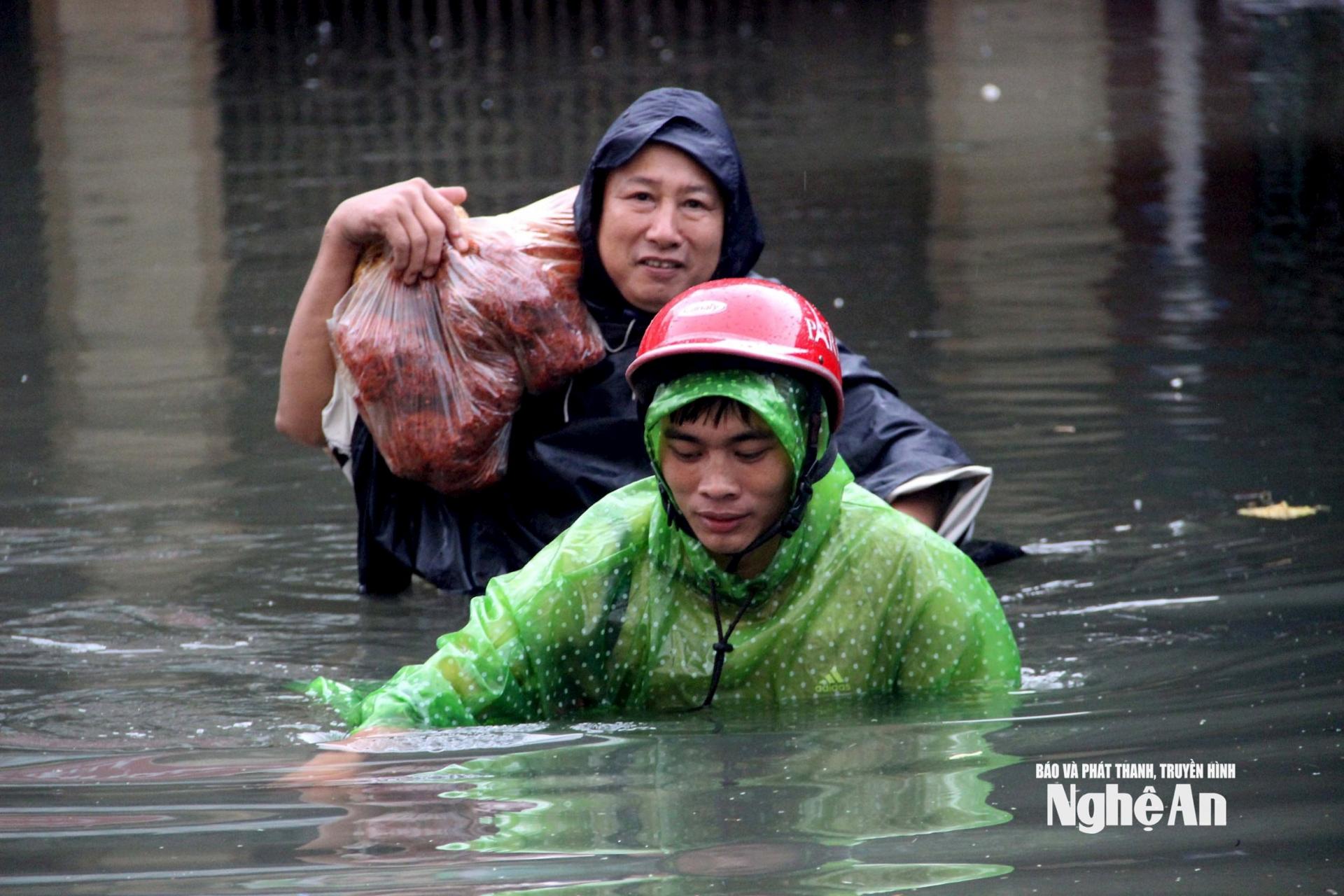 Chợ Vinh từng ngập nặng các năm 2017, 2018, 2024, khiến tiểu thương thiệt hại tiền tỷ.