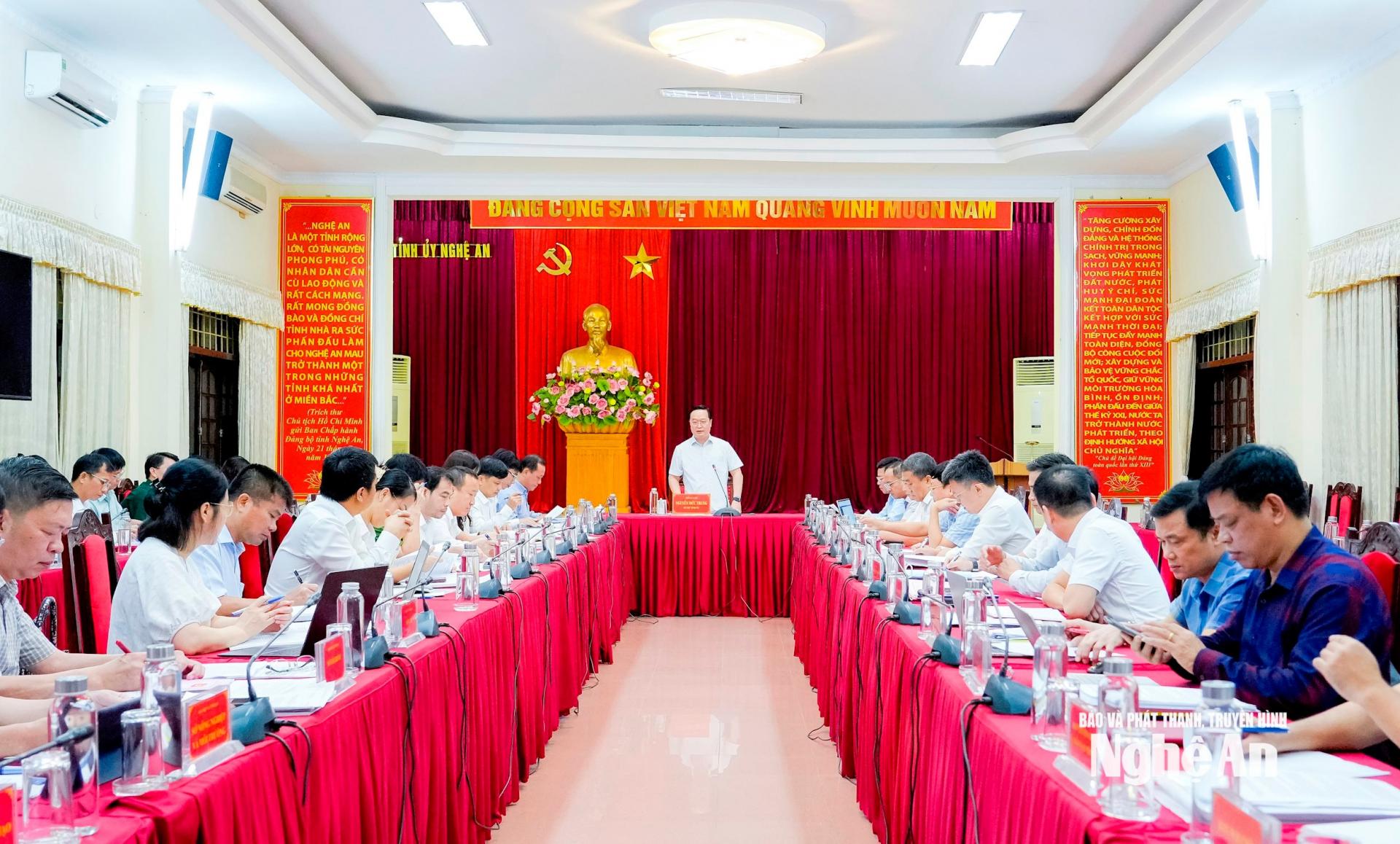 Đồng chí Nguyễn Đức Trung - Bí thư Tỉnh ủy, Tổ trưởng Tổ công tác số 1 chủ trì Hội nghị duyệt Đại hội Đảng bộ phường Trường Vinh nhiệm kỳ 2025-2030.