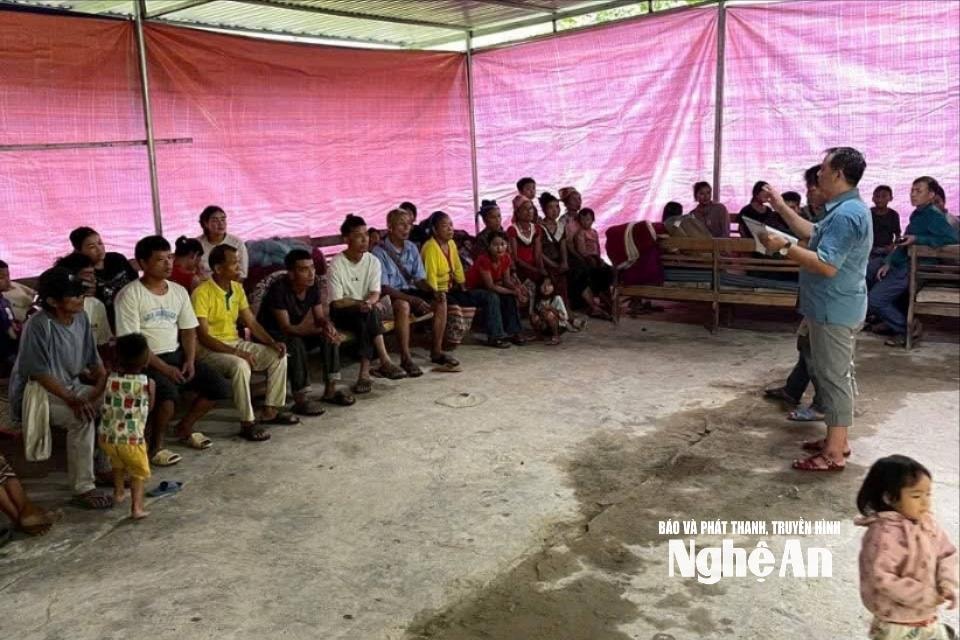 Người dân ở các lán tạm. Ảnh: CSCC