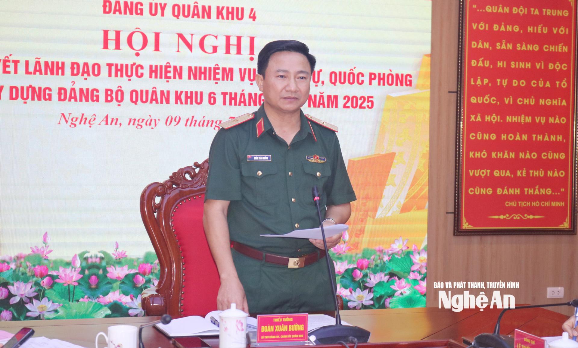 Thiếu tướng Đoàn Xuân Bường, Bí thư Đảng ủy, Chính ủy Quân khu phát biểu kết luận Hội nghị.