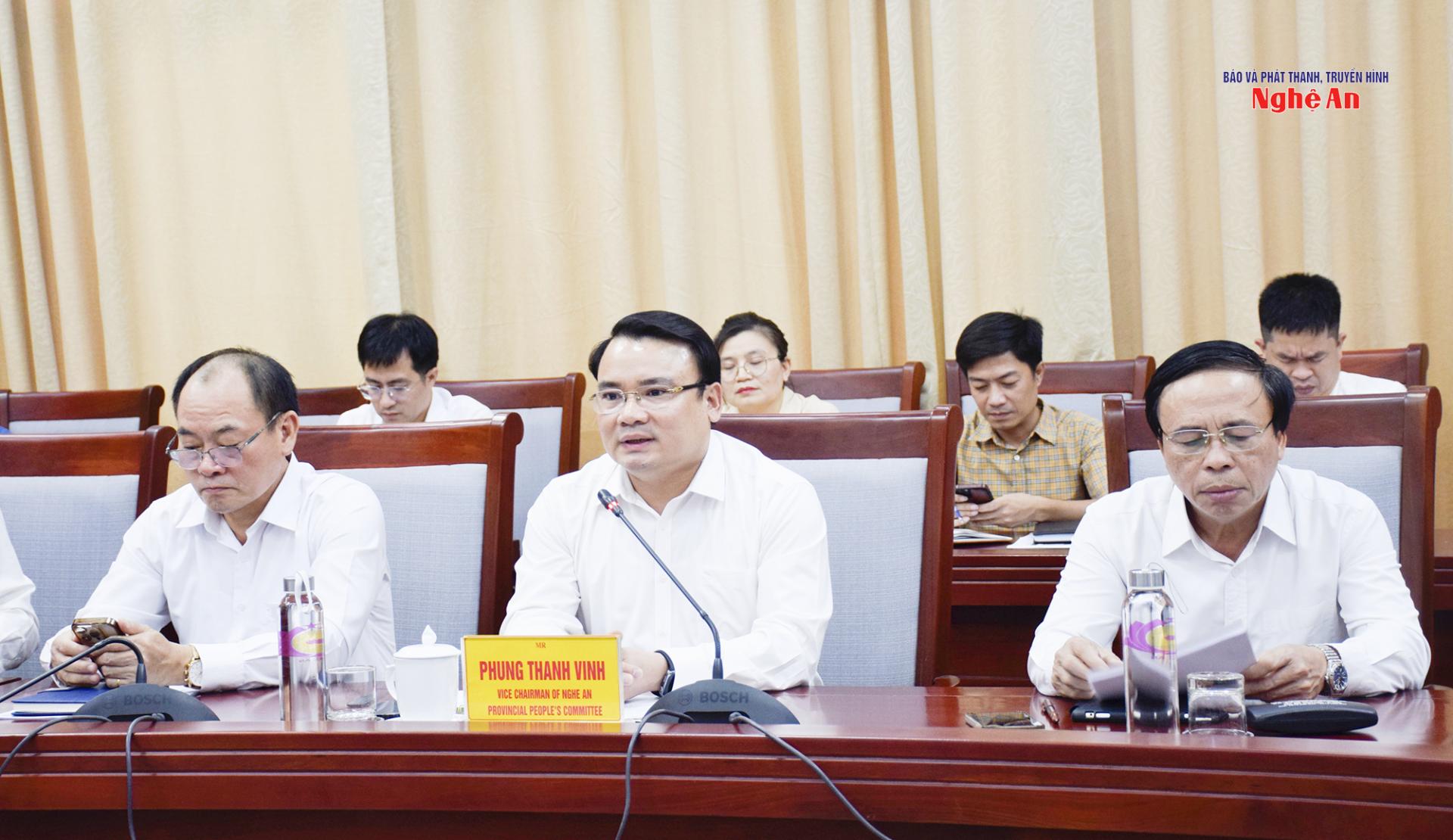 Phó Chủ tịch UBND tỉnh Phùng Thành Vinh phát biểu tại buổi làm việc.