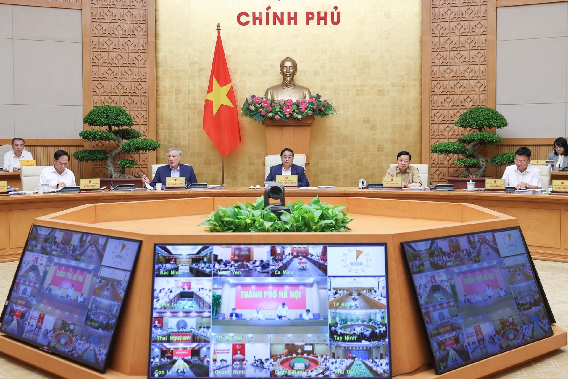 Thủ tướng yêu cầu các bộ, ngành, địa phương đẩy nhanh tiến độ, giải quyết kịp thời chính sách, chế độ đối với các trường hợp nghỉ việc sau sắp xếp tổ chức bộ máy; bố trí, sắp xếp trụ sở làm việc, phương tiện và tài sản công, không để thất thoát, lãng phí, tiêu cực.