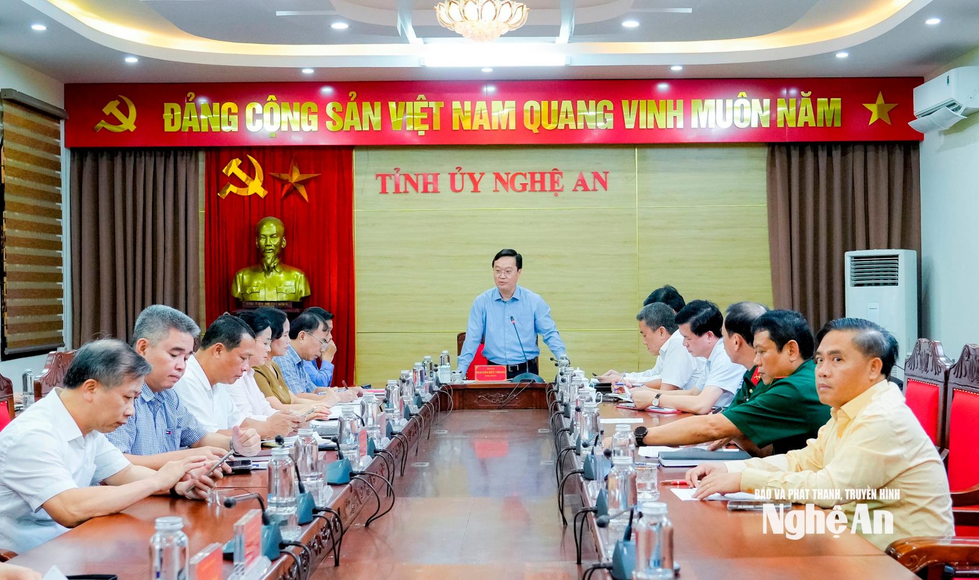 Đồng chí Nguyễn Đức Trung - Bí thư Tỉnh ủy chủ trì cuộc họp của Thường trực Tỉnh ủy chỉ đạo ứng phó với bão số 3 và mưa lũ do hoàn lưu bão. Ảnh: Phạm Bằng