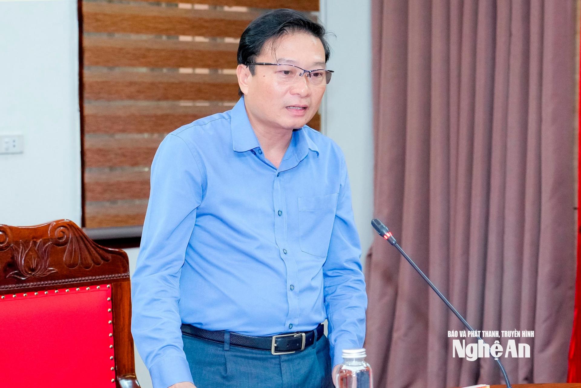 Phó Bí thư Tỉnh ủy, Chủ tịch UBND tỉnh Lê Hồng Vinh phát biểu tại cuộc họp. Ảnh: Phạm Bằng