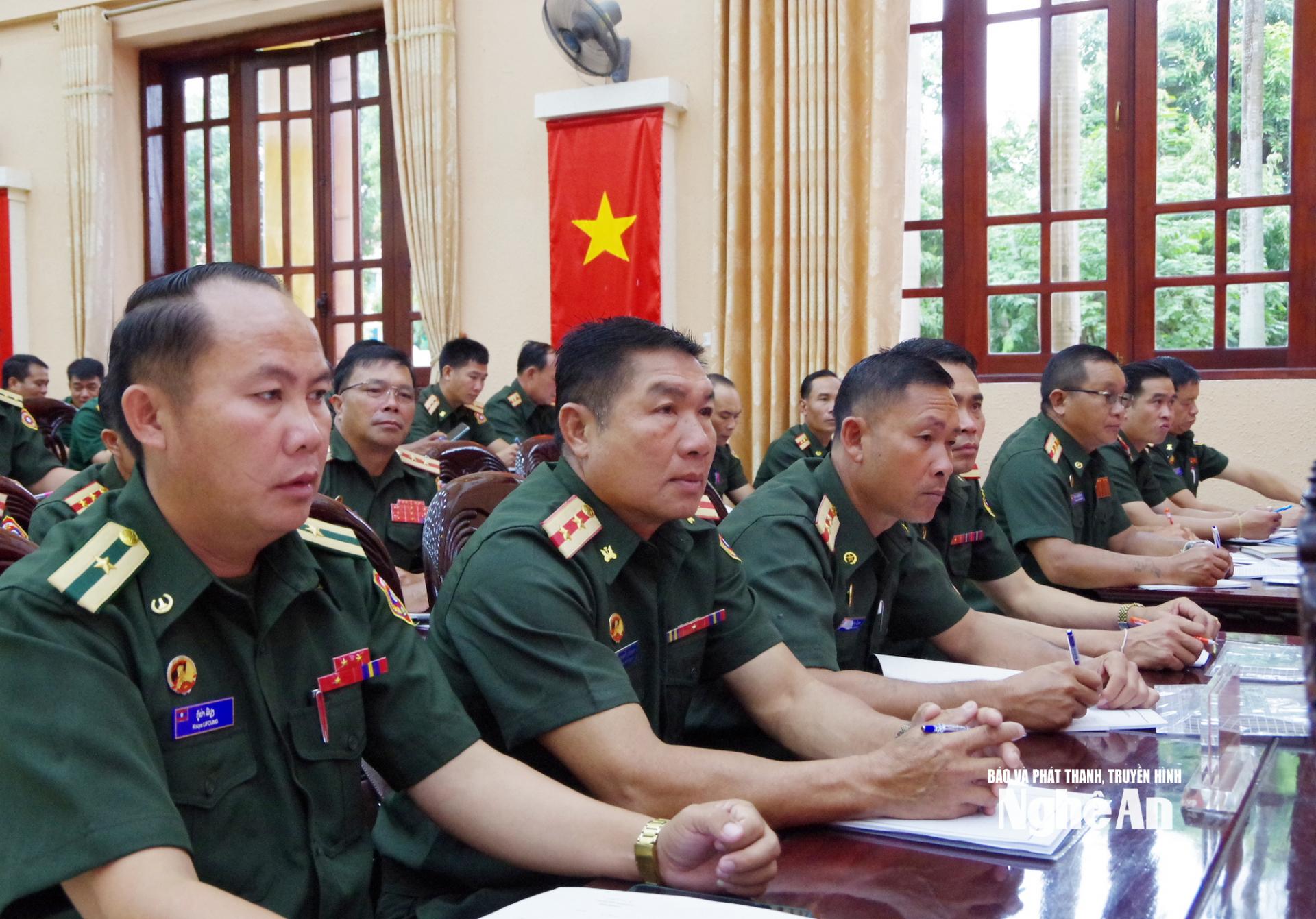 Các đại biểu dự lễ khai mạc.