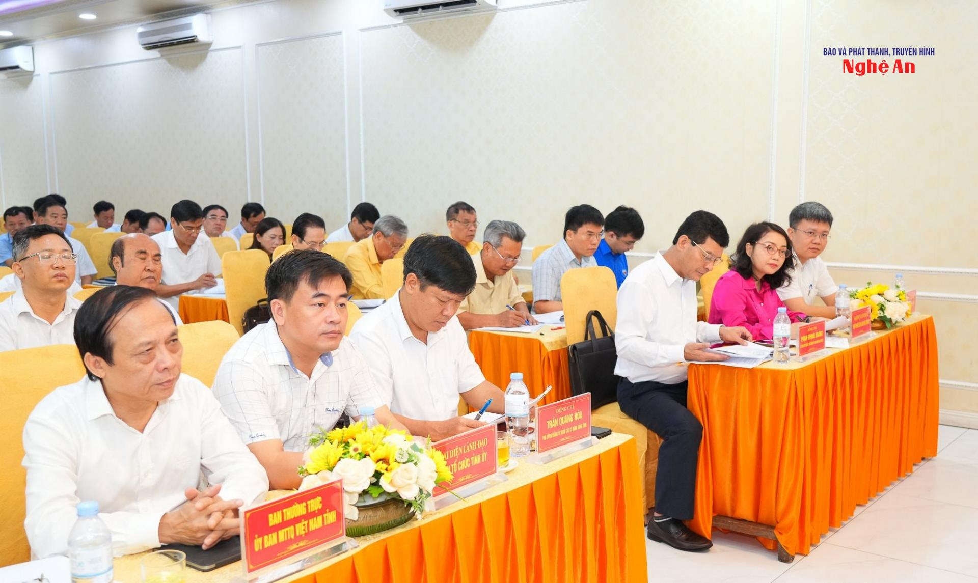 Các đại biểu tham dự hội nghị. 