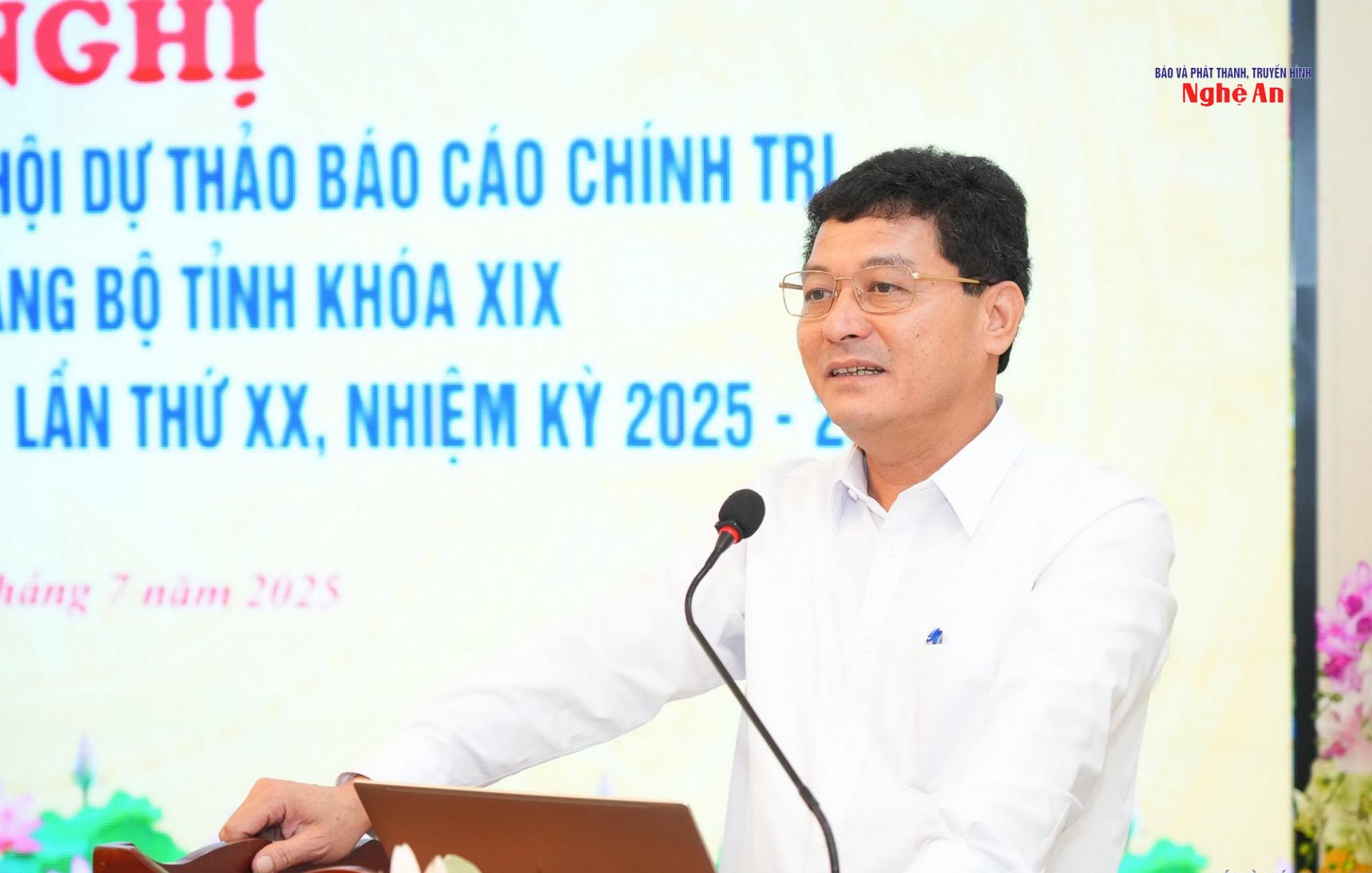 Đồng chí Phạm Trọng Hoàng - Ủy viên Ban Thường vụ Tỉnh ủy, Chủ nhiệm Ủy ban Kiểm tra Tỉnh ủy, Thường trực Tiểu ban văn kiện Đại hội đại biểu Đảng bộ tỉnh lần thứ XX phát biểu tại hội nghị.