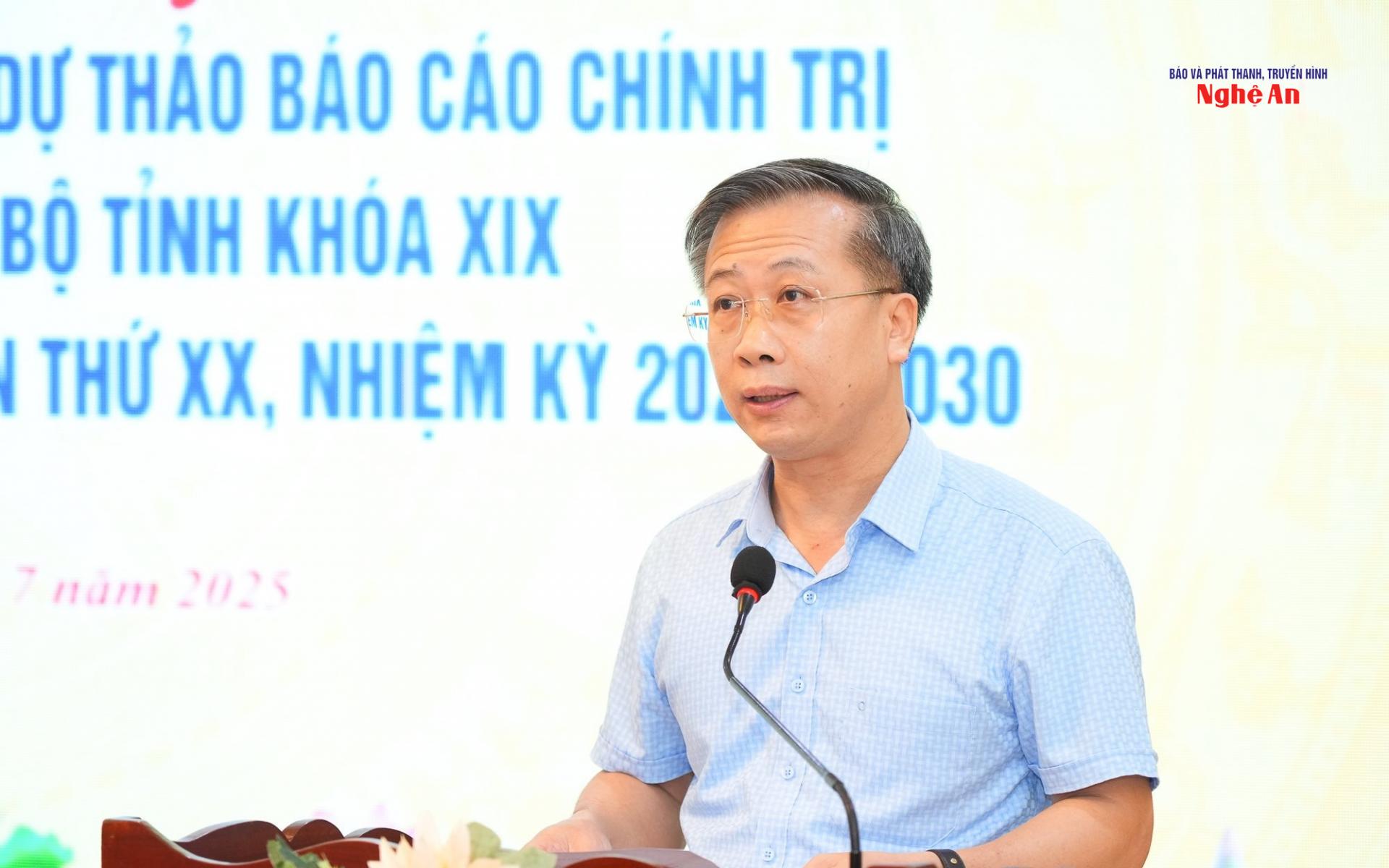 Đồng chí Nguyễn Đức Thành - Phó Chủ tịch Ủy ban MTTQ tỉnh phát biểu khai mạc hội nghị.