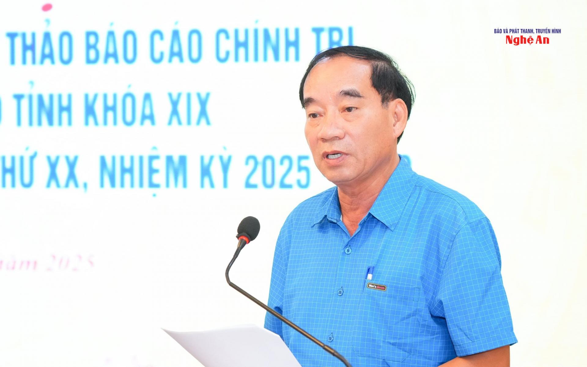 Đồng chí Hoàng Xuân Đường – nguyên Phó Chủ tịch HĐND tỉnh góp ý dự thảo báo cáo.