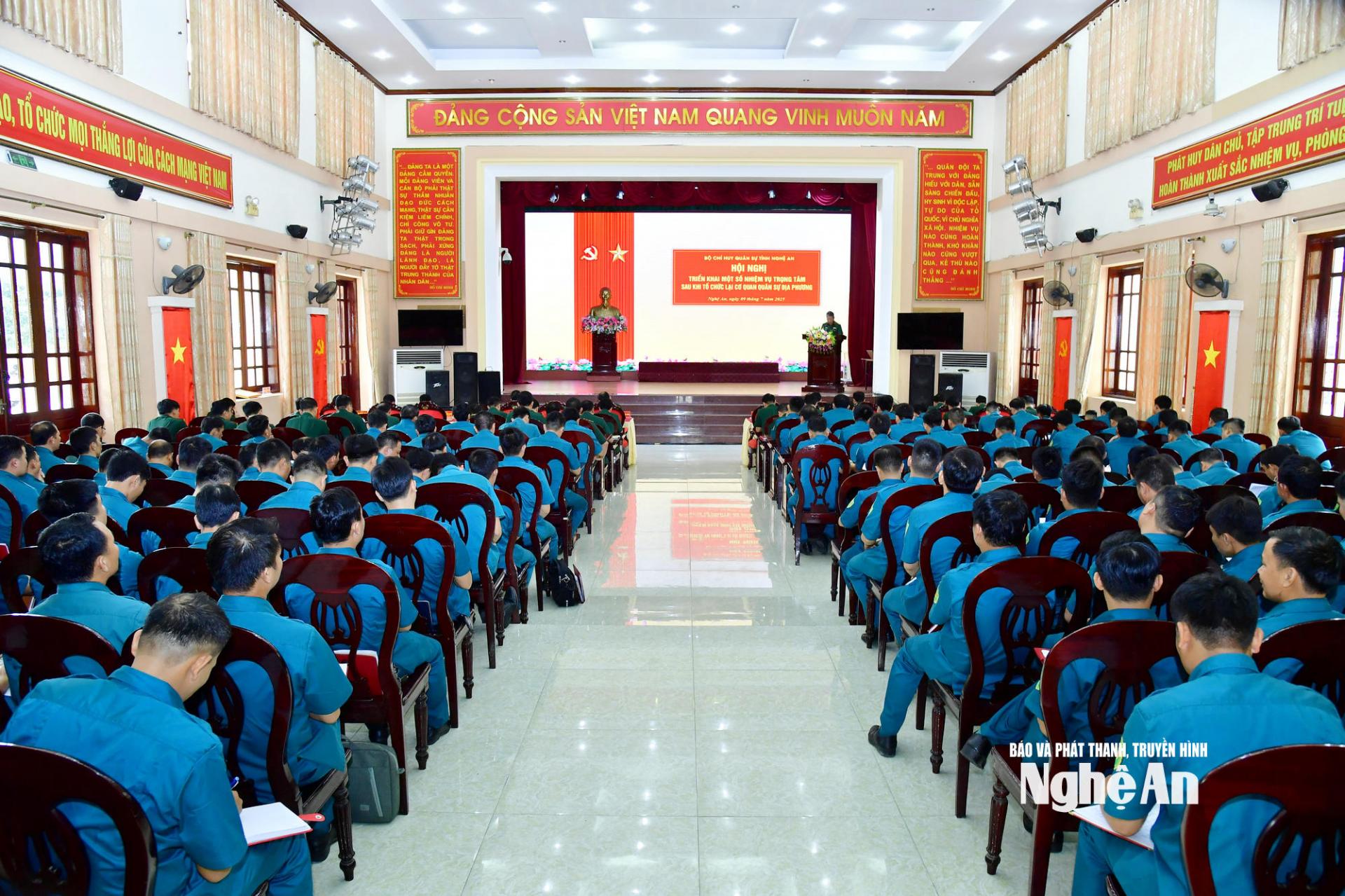 Toàn cảnh hội nghị.