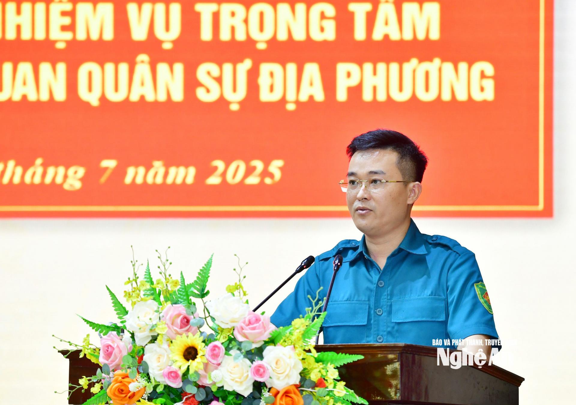 Đại diện Chỉ huy trưởng Ban CHQS xã, phường, thị trấn tham gia phát biểu tại hội nghị.