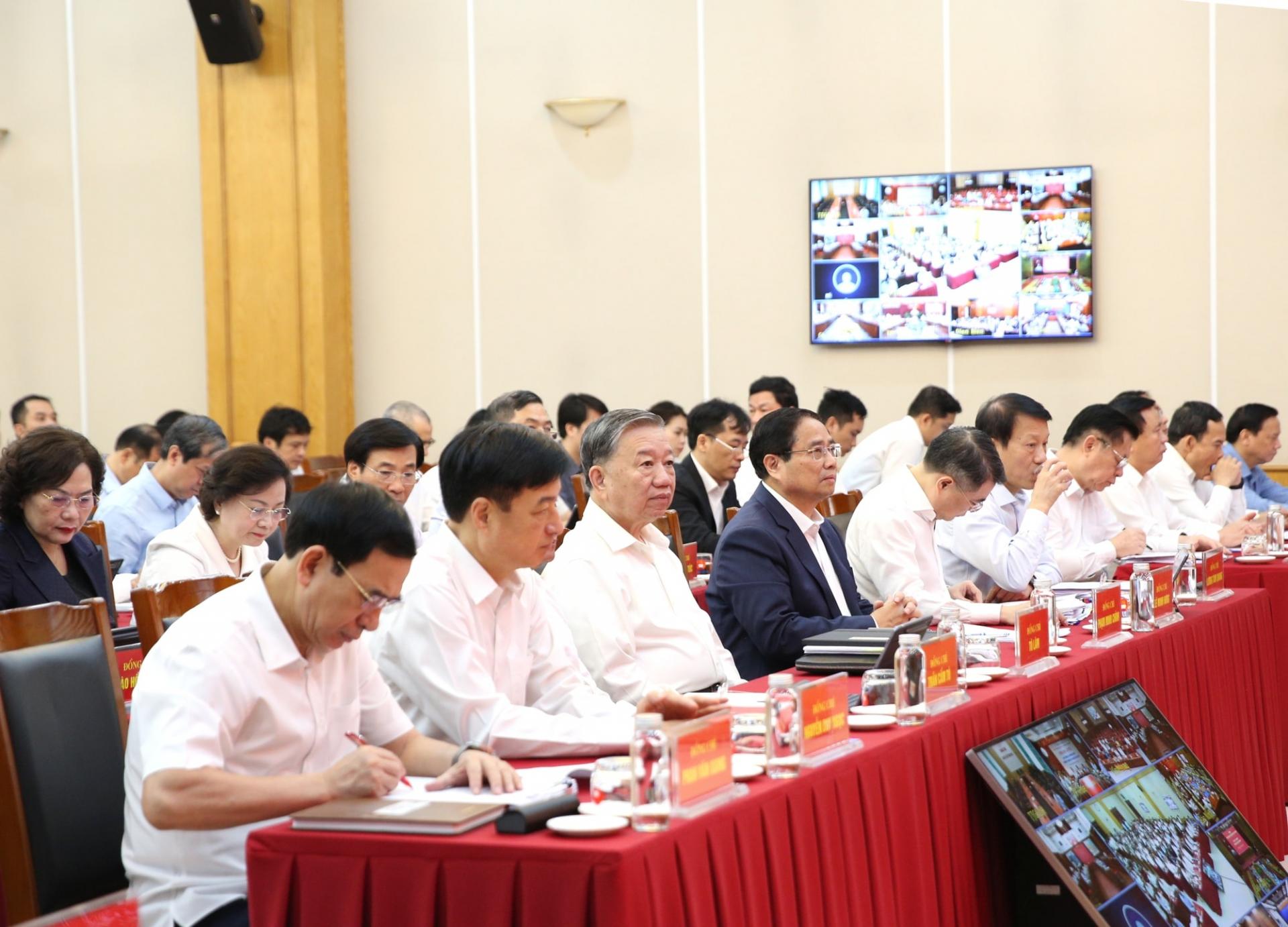 Tổng Bí thư Tô Lâm, Thủ tướng Chính phủ Phạm Minh Chính cùng các đồng chí lãnh đạo Đảng và Nhà nước tham dự Hội nghị. Ảnh: VGP