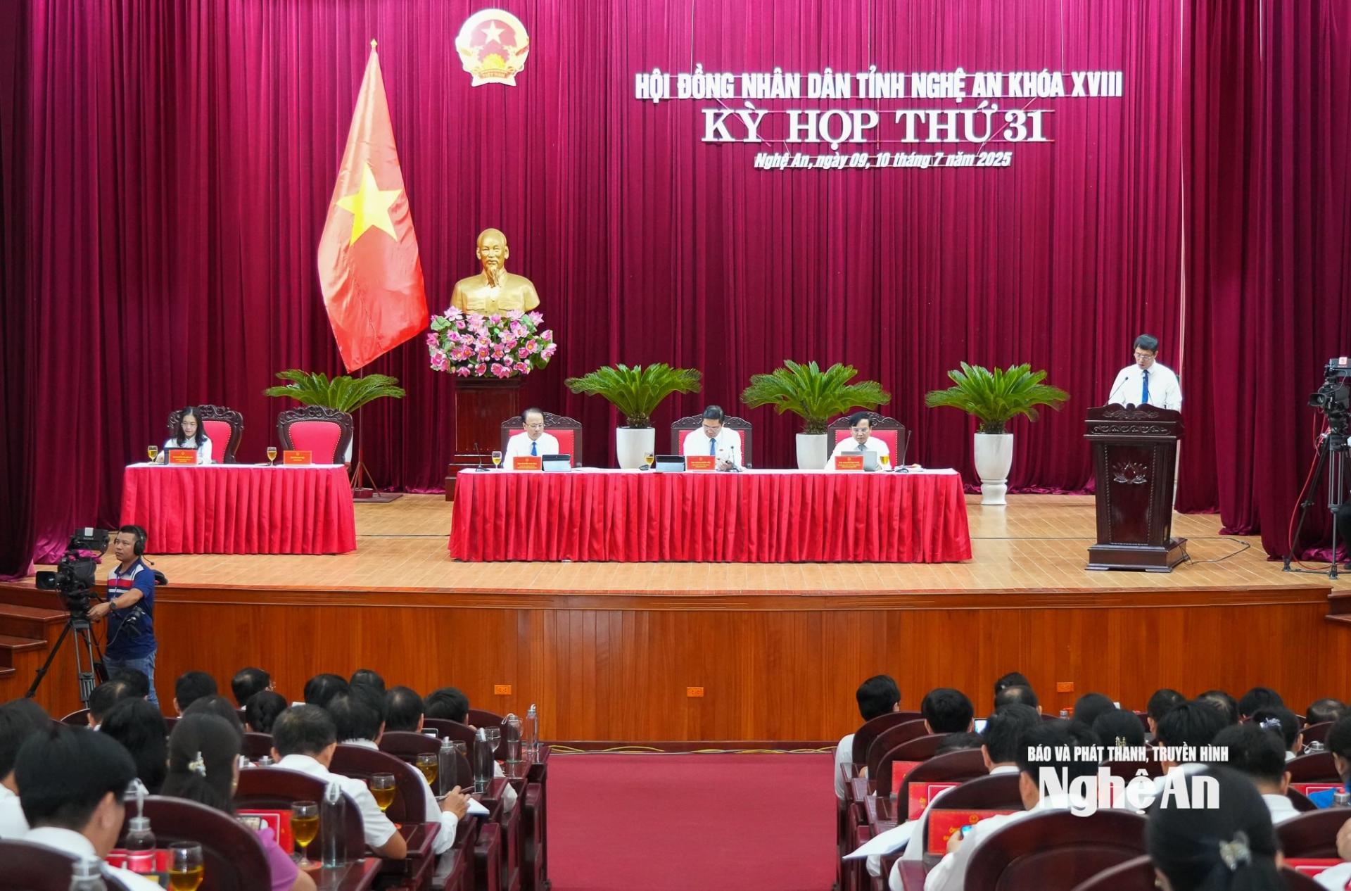 Quang cảnh phiên thảo luận tại hội trường.