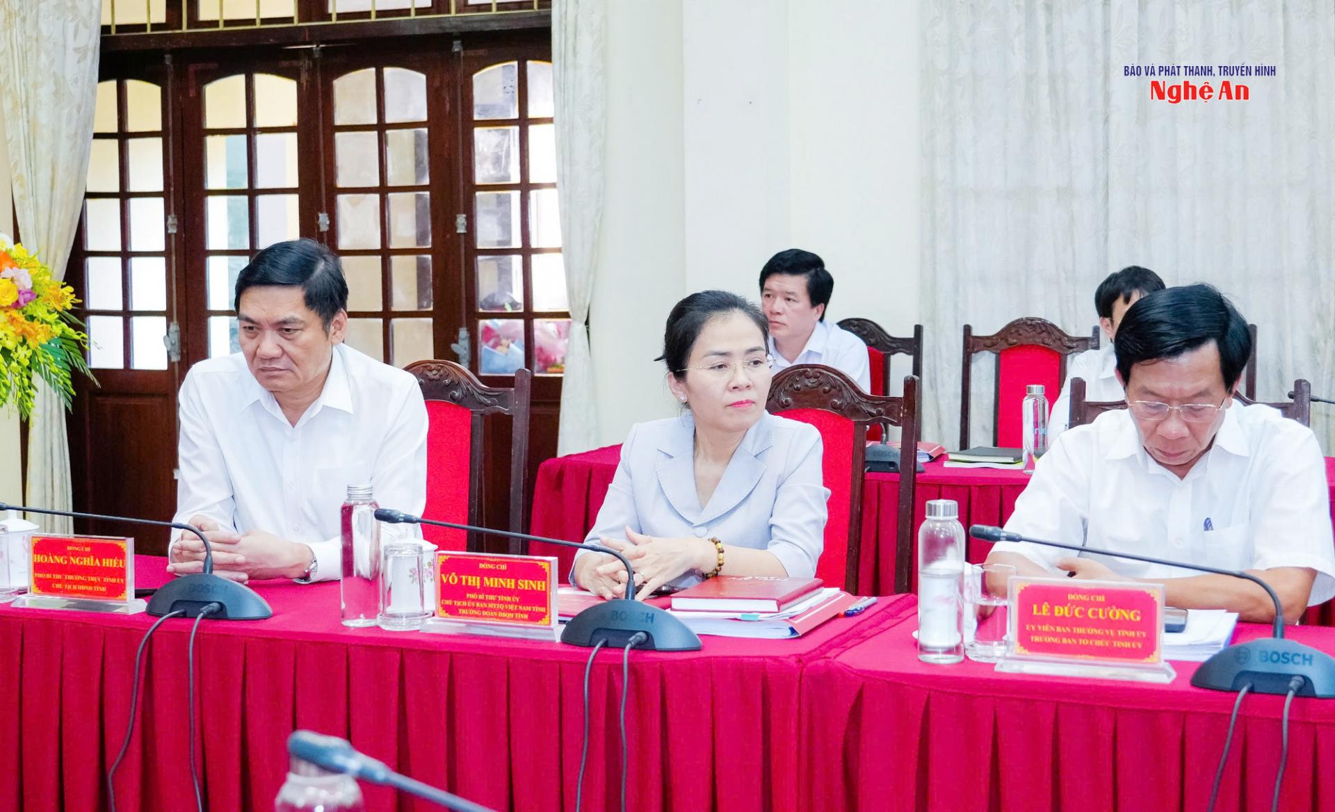 Các đồng chí trong Thường trực Tỉnh ủy, Ủy viên Ban Thường vụ Tỉnh ủy cùng dự cuộc gặp mặt.