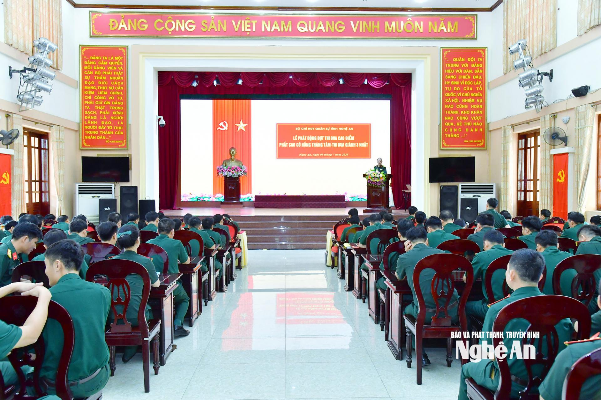 Toàn cảnh buổi lễ.