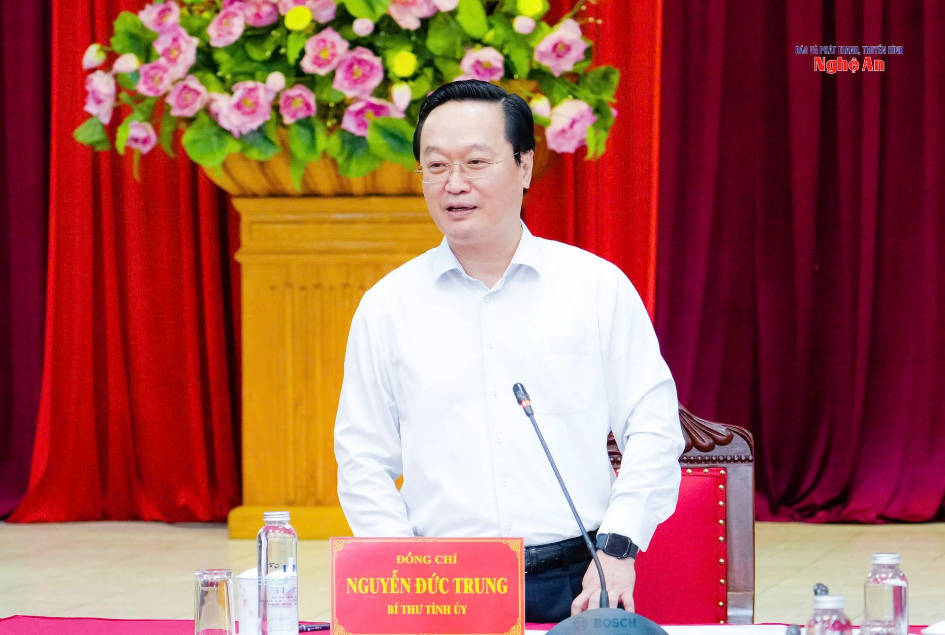 Bí thư Tỉnh ủy Nguyễn Đức Trung phát biểu tại cuộc gặp mặt. 