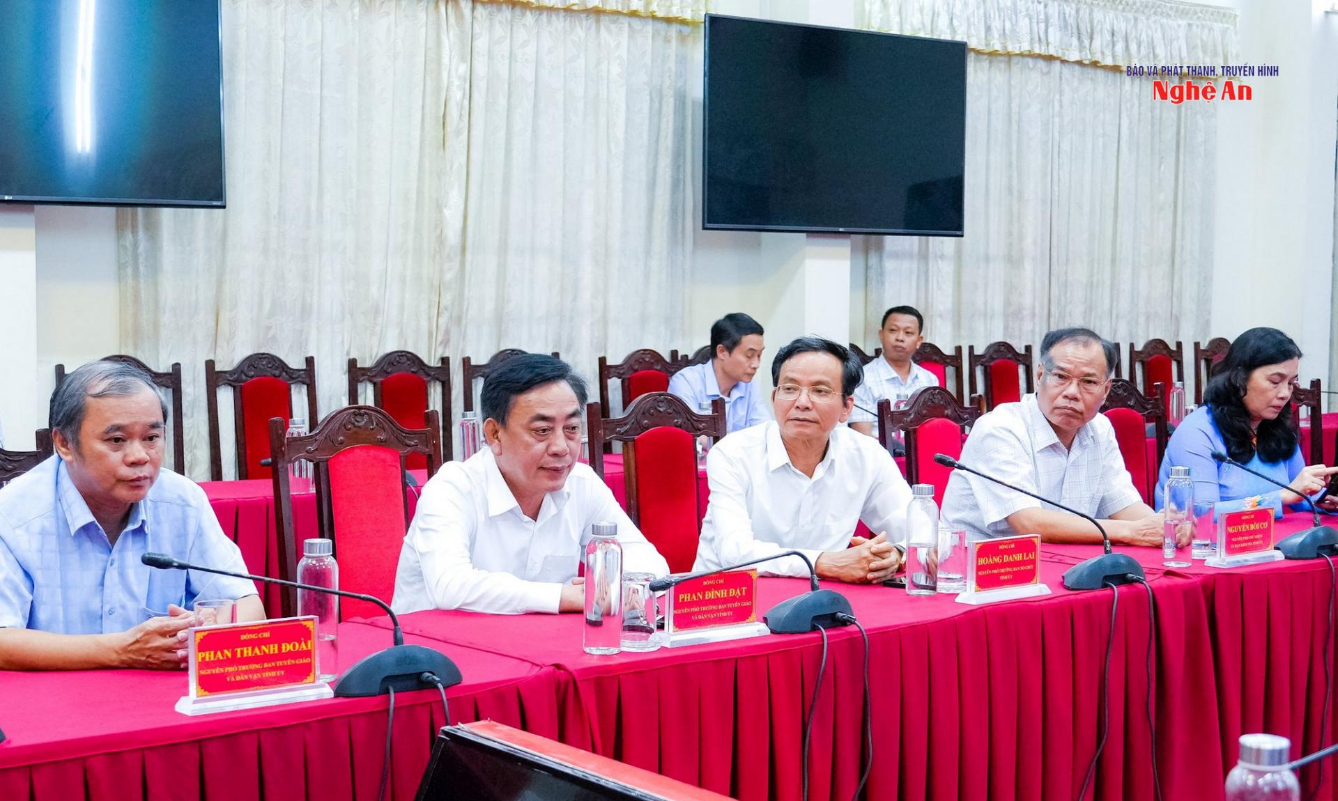 Các đồng chí thuộc diện Tỉnh ủy quản lý nghỉ hưu theo chế độ, nghỉ hưu trước tuổi tham dự cuộc gặp mặt.