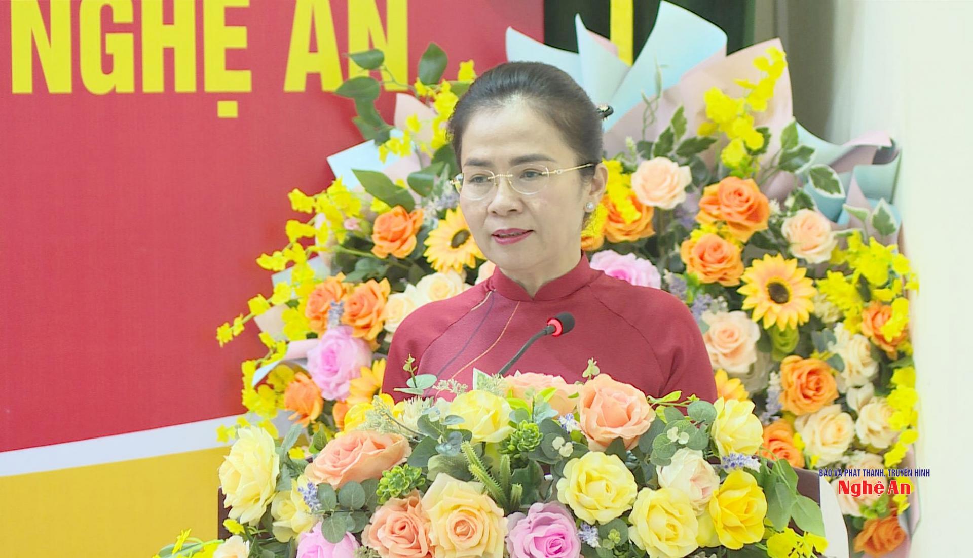 Đồng chí Võ Thị Minh Sinh - Phó Bí thư Tỉnh ủy, Chủ tịch UBMTTQ tỉnh, Trưởng đoàn ĐBQH tỉnh phát biểu tại buổi lễ.