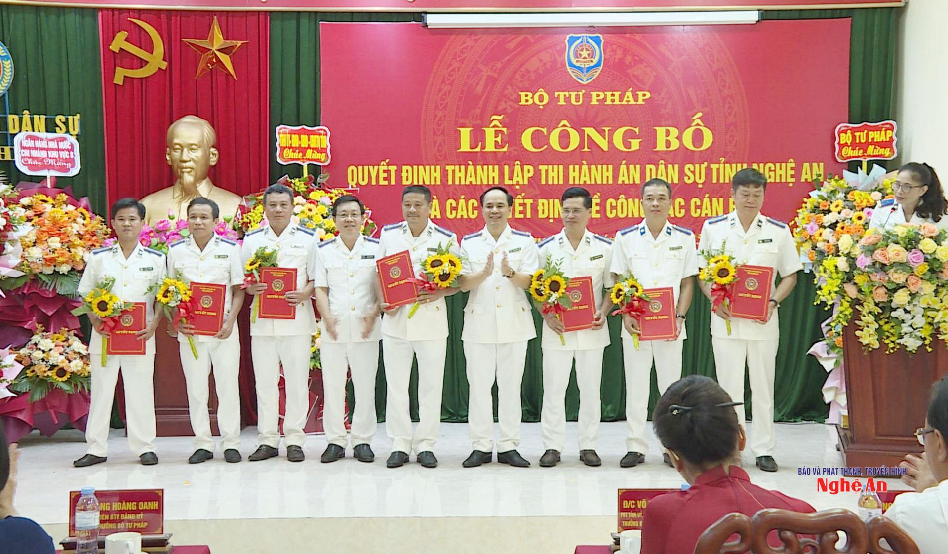 Trao các quyết định bổ nhiệm các trưởng phòng, phó trưởng phòng THADS khu vực và các phòng chuyên môn trực thuộc. 