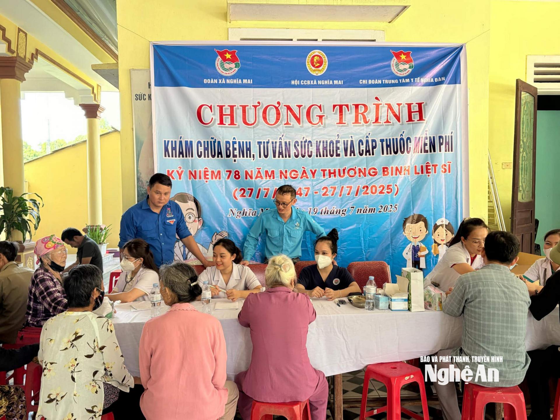 Tư vấn cách sử dụng thuốc, hướng dẫn các biện pháp chăm sóc sức khỏe.