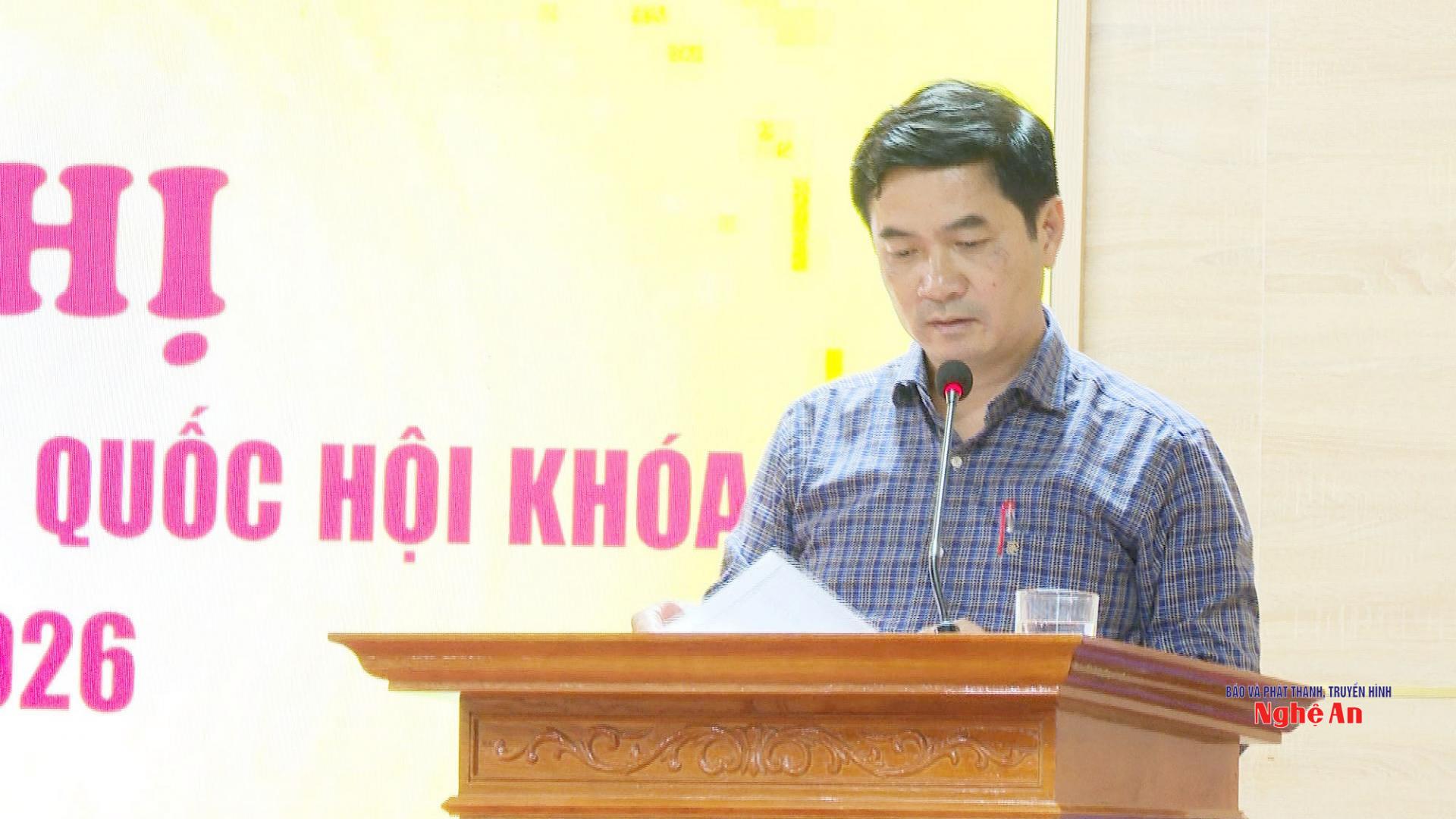 Đại diện Sở ngành giải trình làm rõ ý kiến, kiến nghị của cử tri tại buổi tiếp xúc.