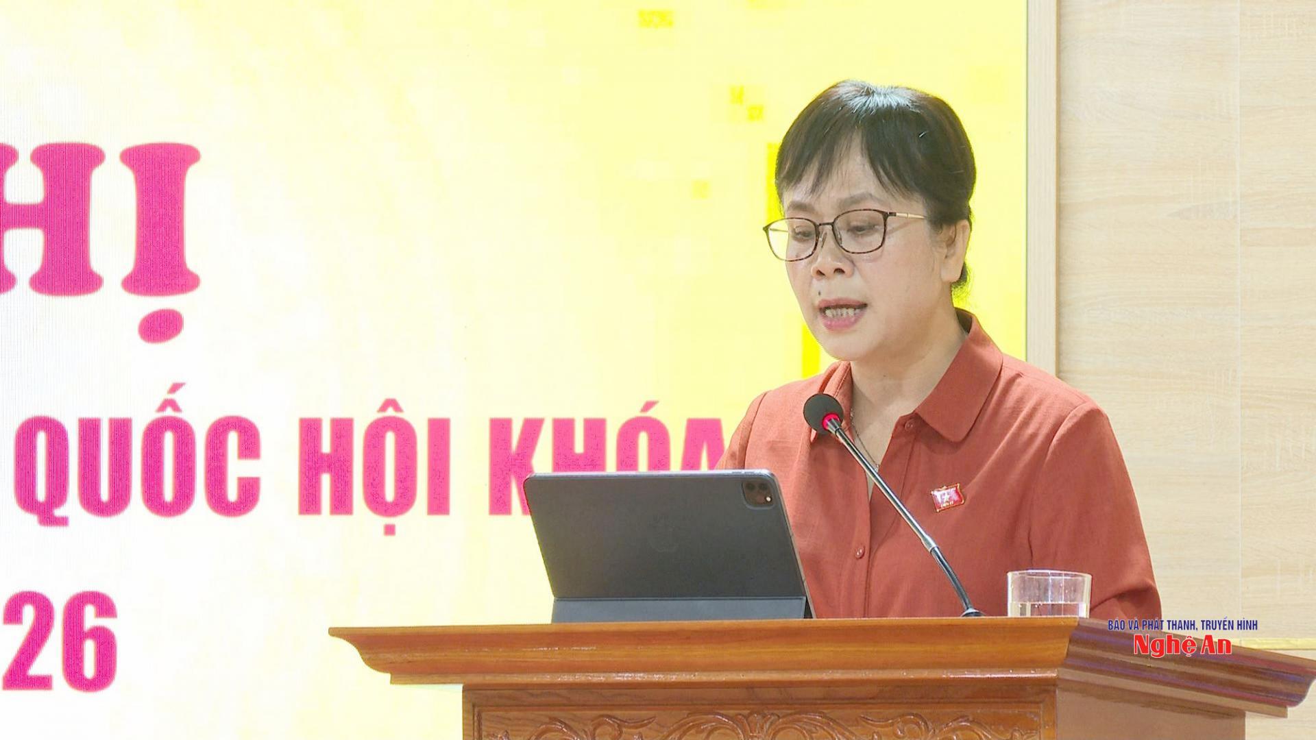 Đồng chí Nguyễn Vân Chi - Phó Chủ nhiệm Ủy ban Kinh tế và Tài chính của Quốc hội  báo cáo nhanh tới cử tri kết quả Kỳ họp thứ 9, Quốc hội khóa XV. 