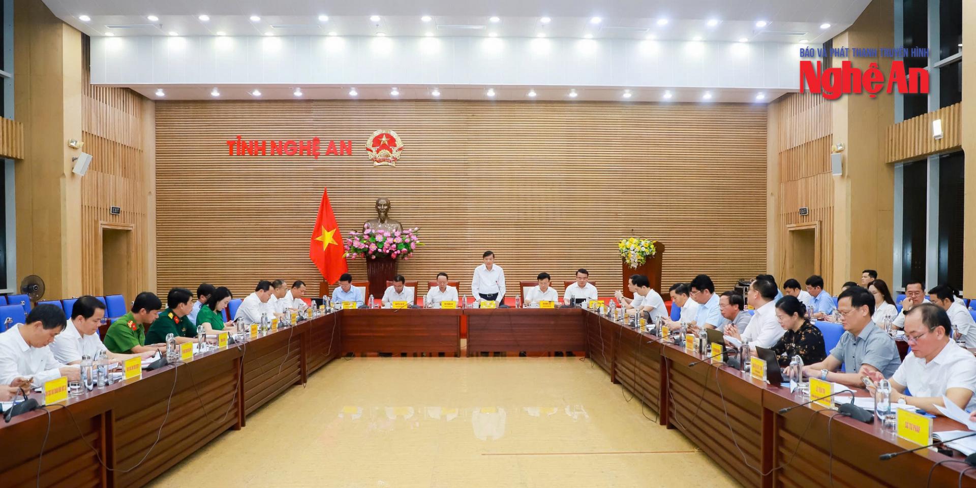 Quang cảnh phiên họp thường kỳ tháng 6/2025 của UBND tỉnh Nghệ An.