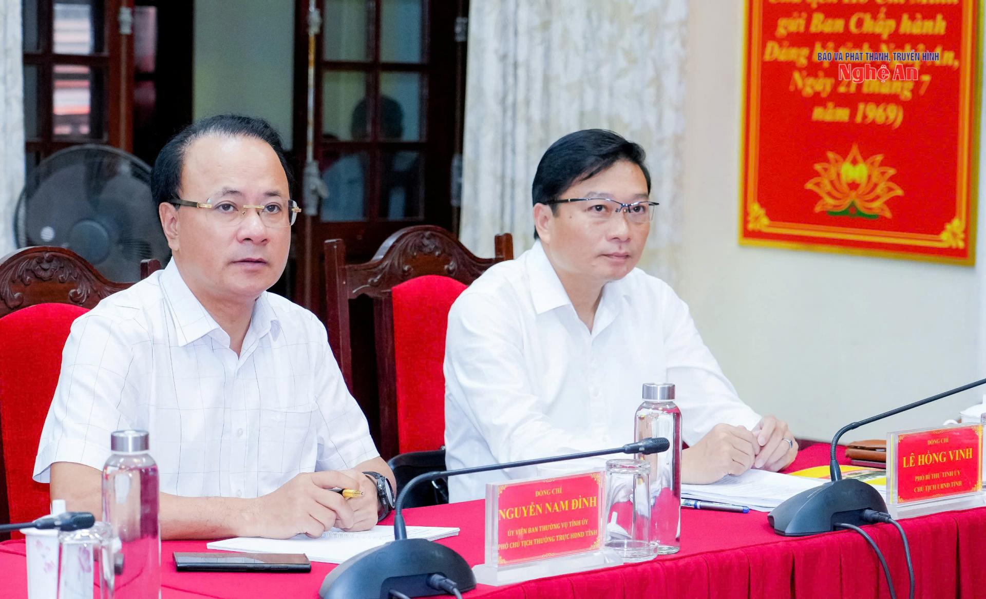 Các đồng chí Thường trực Tỉnh ủy, Ủy viên Ban Thường vụ Tỉnh ủy tham dự hội nghị.