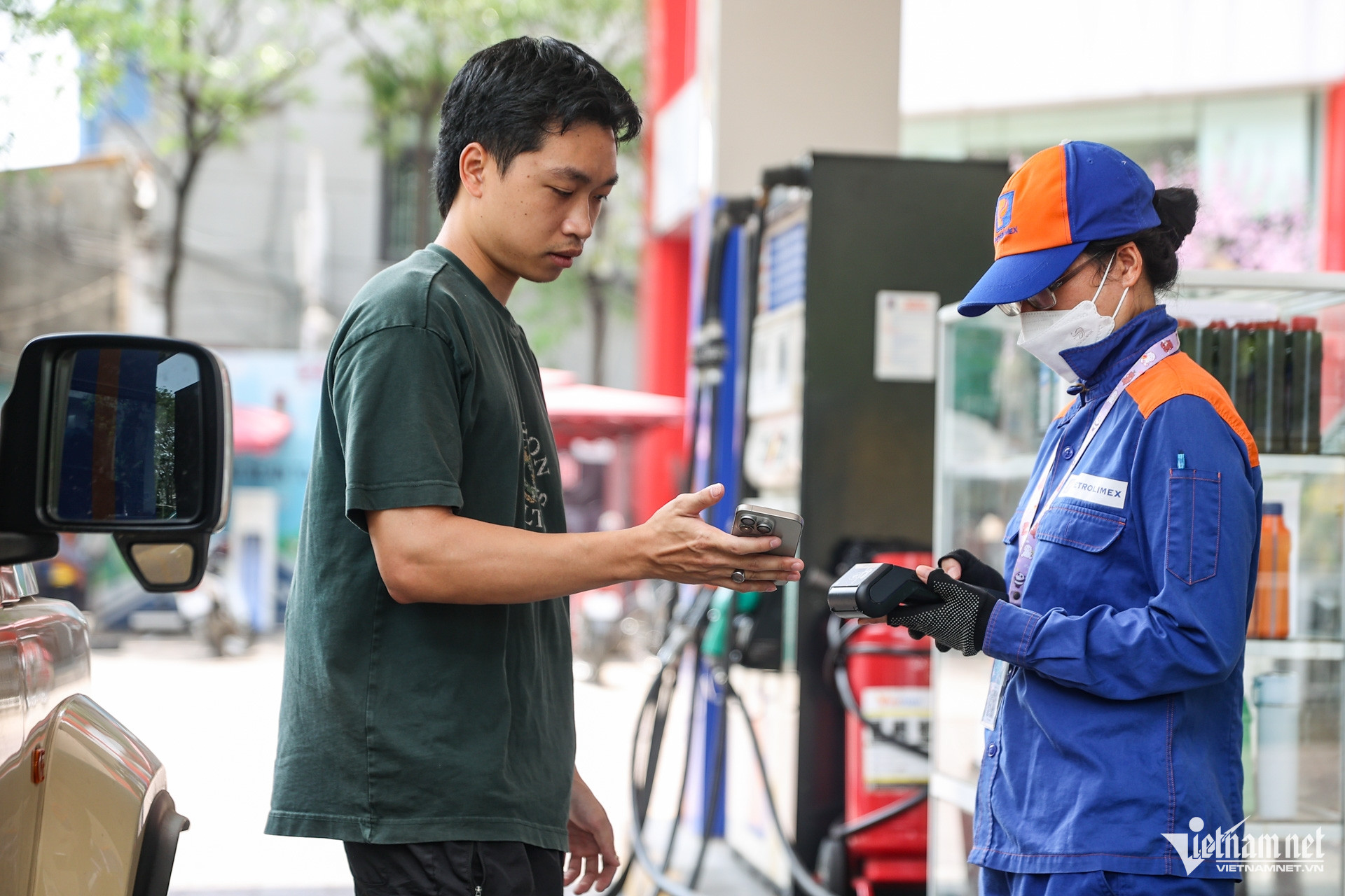 Giá xăng dầu được điều chỉnh tăng. Ảnh: Thạch Thảo