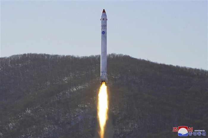 Hình ảnh do Hãng thông tấn Triều Tiên (KCNA) đăng phát ngày 19/12/2022 về vụ phóng thử tên lửa mang vệ tinh thực nghiệm tại bãi phóng vệ tinh Sohae ở Tongchang-ri. Ảnh tư liệu