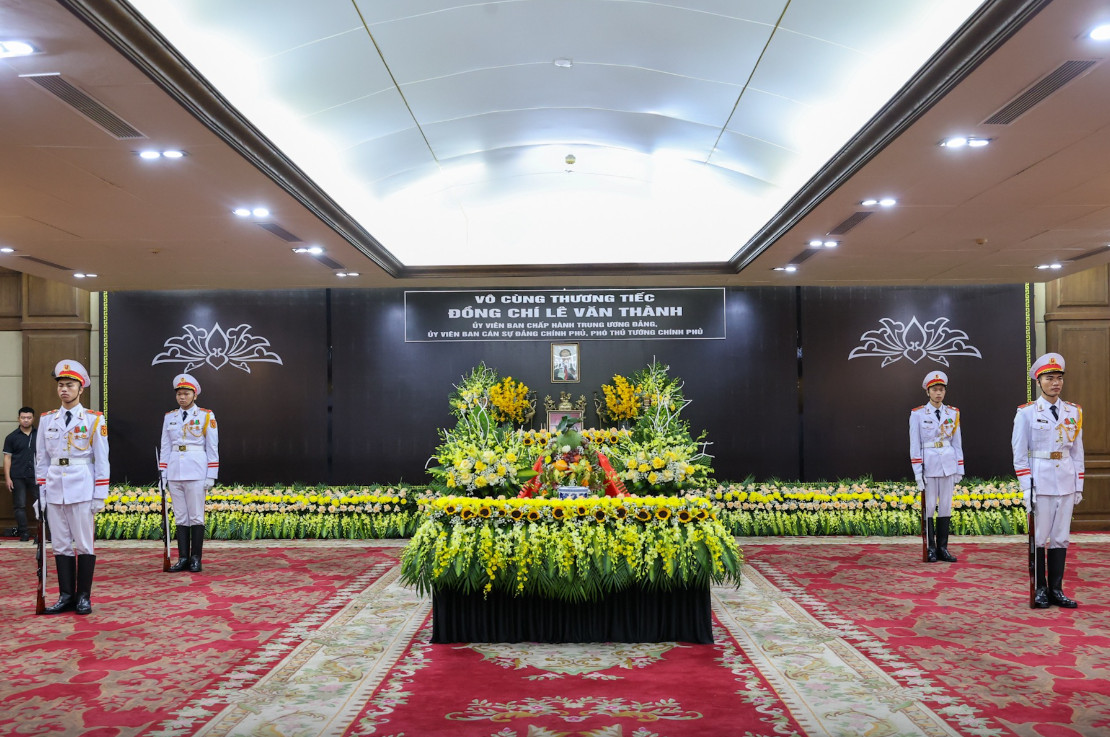 Cử hành trọng thể Lễ tang đồng chí Lê Văn Thành, Phó Thủ tướng Chính phủ theo nghi thức Lễ tang cấp Nhà nước. 