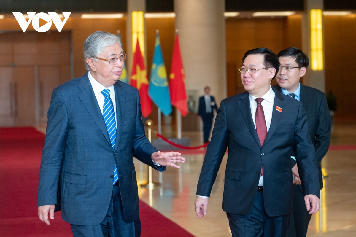 Chủ tịch Quốc hội Vương Đình Huệ và Tổng thống Cộng hòa Kazakhstan.