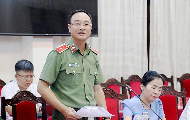 Thiếu tướng Phạm Thế Tùng - Uỷ viên BTV Tỉnh uỷ, Giám đốc Công an tỉnh phát biểu tại phiên họp