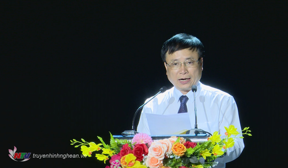Đồng chí Bùi Đình Long - Phó Chủ tịch UBND tỉnh Nghệ An, Trưởng Ban tổ chức liên hoan phát biểu khai mạc.