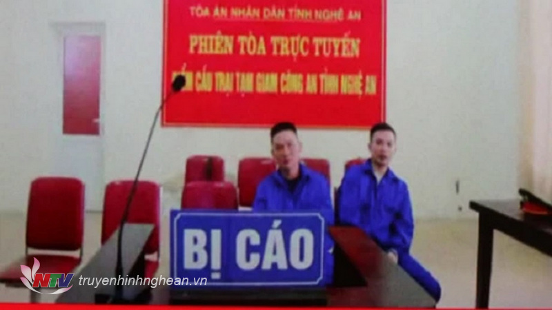 Hai bị cáo Phan Cường, Nguyễn Thế Cường tại tòa