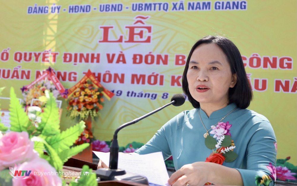 Sở Nông nghiệp và Nông thôn tỉnh phát biểu chúc mừng xã Nam Giang.j