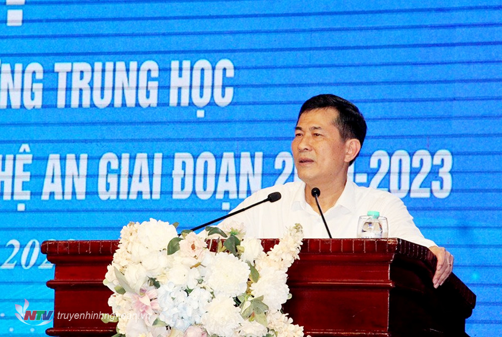 Giám đốc Sở GD&ĐT Thái Văn Thành phát biểu tại hội nghị.