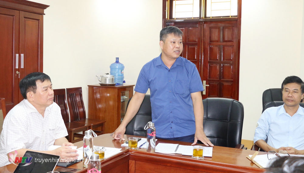 Đồng chí Nguyễn Trung Thảo - Phó Giám đốc Đài PT-TH Nghệ An phát biểu tại cuộc họp.
